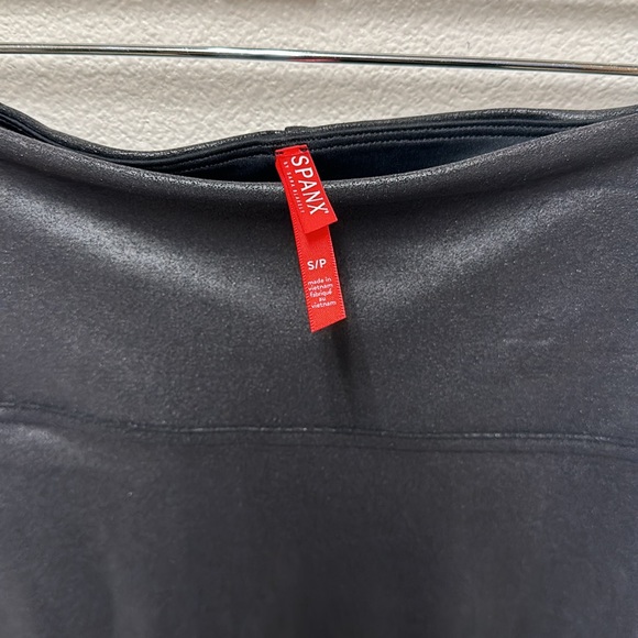 Spanx Faux Leather Pencil Skirt Tummy Control Size S - Picture 2 of 6